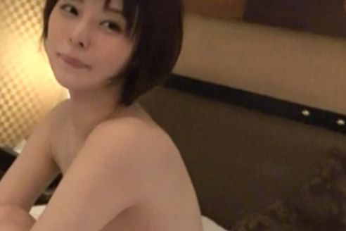 【微乳お姉さんとハメ撮り】 小さな胸が敏感すぎて…！ 感じまくるエロお姉さんとの密着セックス♡