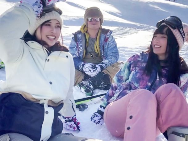 【ゲレンデで見つけた美白JD】『雪のように真っ白な肌がエロい！』ナンパした女子大生2人組と飲み会でエッチな展開！オモチャで敏感なトコロを責められ、ビチョビチョに感じちゃうドスケベ女子たち！！