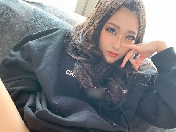 【夜遊び女子の制服プレイ】『お店ではダメなのに…』夜の世界で働く小悪魔ギャルが制服コスで本気モード！未経験のウブな部分をプロテクで開発され、本気で感じちゃう♥ 即ハメSEXで乱れまくる！