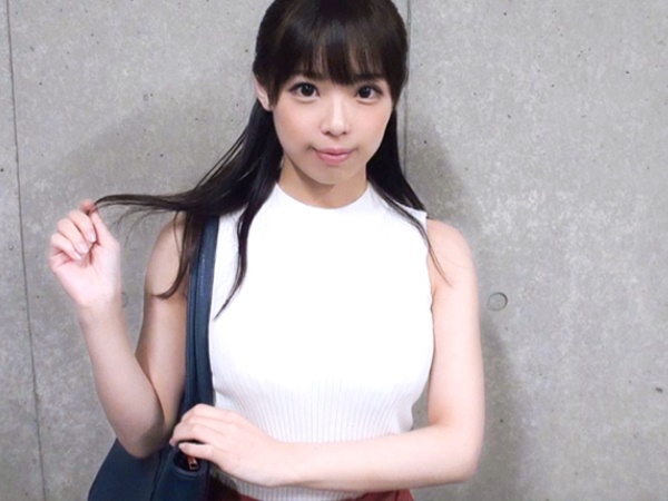 【激カワJDを3Pでメス化】口説き落とした女子大生がチ○ポ2本に囲まれ、恥じらいから一転！両手にチ○ポを握りしめ、どんどん淫乱なメス顔に♡ 最初はウブだったのに、快楽に溺れる姿がエロすぎる！