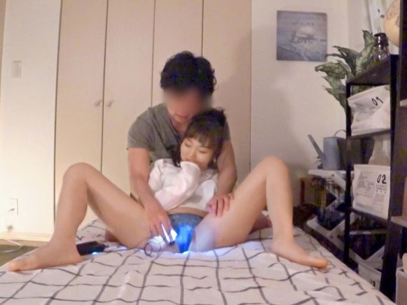 【ナンパ成功】無邪気な笑顔がたまらない！幼さ残る美少女を口説いてラブホに連れ込み、バックで激しく突いてイカせまくる！♡