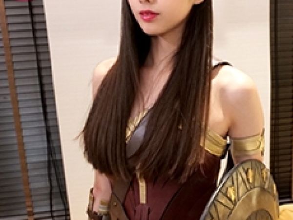 【芸能人コスプレイヤー】『撮影だけって言ったのに…』人気モデルがコスプレ姿で騙され、美ボディを弄ばれる！カメラの向こうで生ハメされ、敏感なマンコを激しく突かれて快感に喘ぐ！！