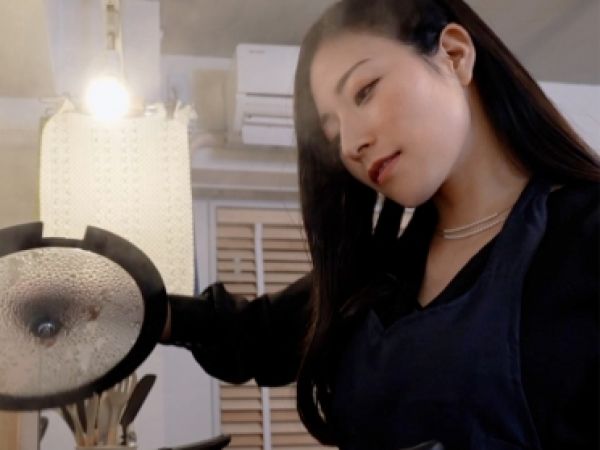 【禁断の裏切りセックス】『旦那ごめんね…』家庭的な美巨乳スレンダー人妻が、立ちバック＆騎乗位で不倫相手と激しく絡み合う！家庭を忘れた情熱的な性交がエロすぎる！