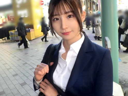 【パンストOLの誘惑】『ダメ、ここじゃ…』スーツ姿の美脚OLをナンパ！黒パンストを破いて、ムチムチのお尻を露わに！バックから激しく突き上げ、オフィス街で淫乱覚醒！