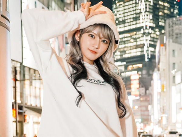 【ギャルコス美少女の過激プレイ】『こんなに硬くなっちゃって…♡』自由奔放なギャルが男を挑発！激しい騎乗位で腰を振りまくり、フル勃起チ○ポをぐちょぐちょマ○コで締めつける！中出し厳禁の激アツSEX！！