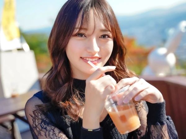 【温泉で極上スレンダー美少女と♨】『誰かに見られちゃう…』貸切露天風呂で美ボディ美少女と濃厚プレイ！混浴で火照ったカラダを、湯けむりの中で激しく求め合い、ハメ撮りで熱い夜を過ごす！スレンダーな体が湯に揺れ、露天風呂がエロティックな空間に！