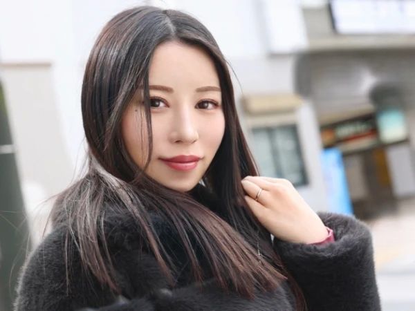 【三十路美乳妻の危険な欲望】『夫じゃ満足できないの…』オナニーでは物足りない人妻が他人棒を求めて貪欲に腰を振る！巨乳を揺らしながら快楽に溺れる淫乱奥様の痴態がエロすぎる！♡